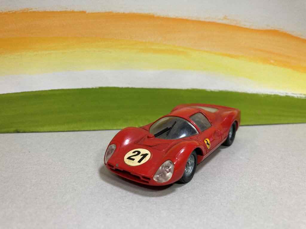 実車の美しい抑揚あるボディ曲面を1/43スケールで見事に再現！「フェラーリ330P3」【丸餅博士のヴィンテージ・ミニカー・ワールド】