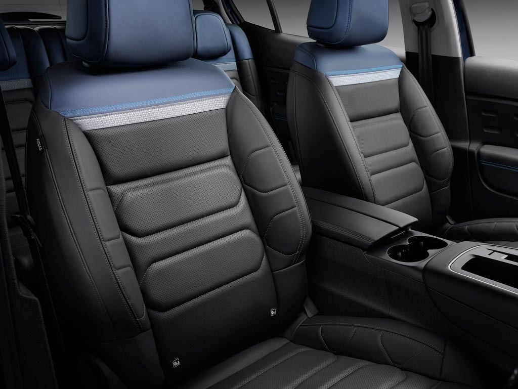 黒をまとった長距離ドライブも快適なSUV! 「C5エアクロス プラグインハイブリッドエディション・ノアール」は伝統の優れた乗り心地