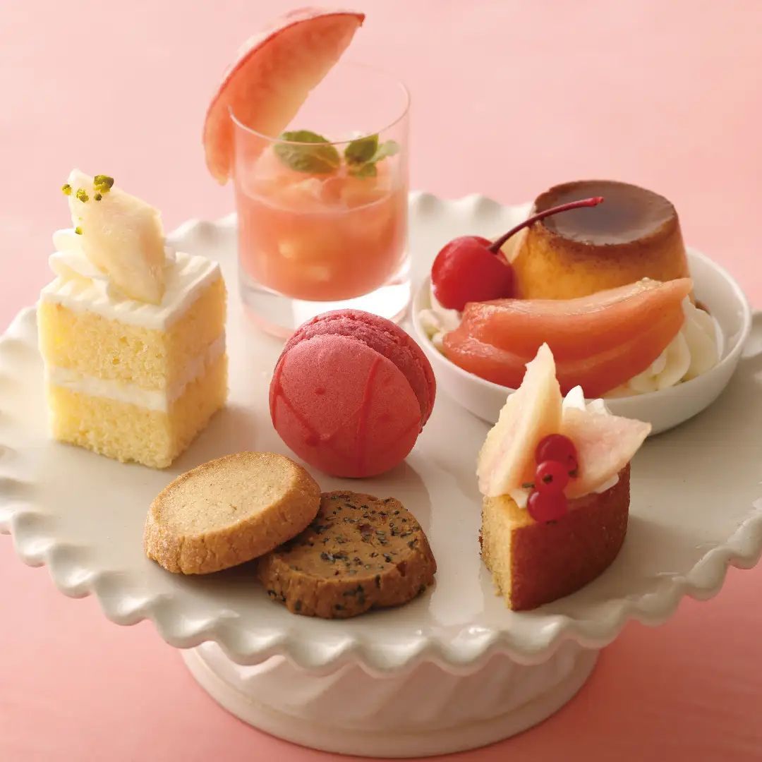 【KIHACHI】旬の“桃”を盛り込んだ夏のアフタヌーンティー<ピーチスペシャル>を発売!白桃のクラムパイ、ピーチメルバクレープなどスイーツ10種、桃のドリンクも