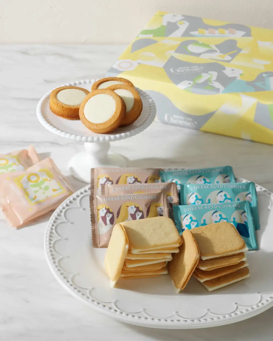 【Now on Cheese♪】期間限定のスイーツBOX「ナウオンチーズBOX」が新登場！可愛らしいパッケージとチーズをたっぷり使ったスイーツは見ても食べても楽しめます。
