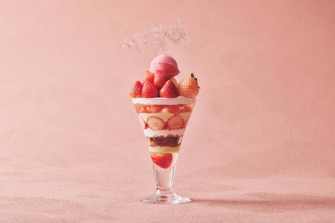 桜&いちごの和パフェ x いちご&シャンパーニュの洋パフェ 「ストリングス・春色いちごパフェ」