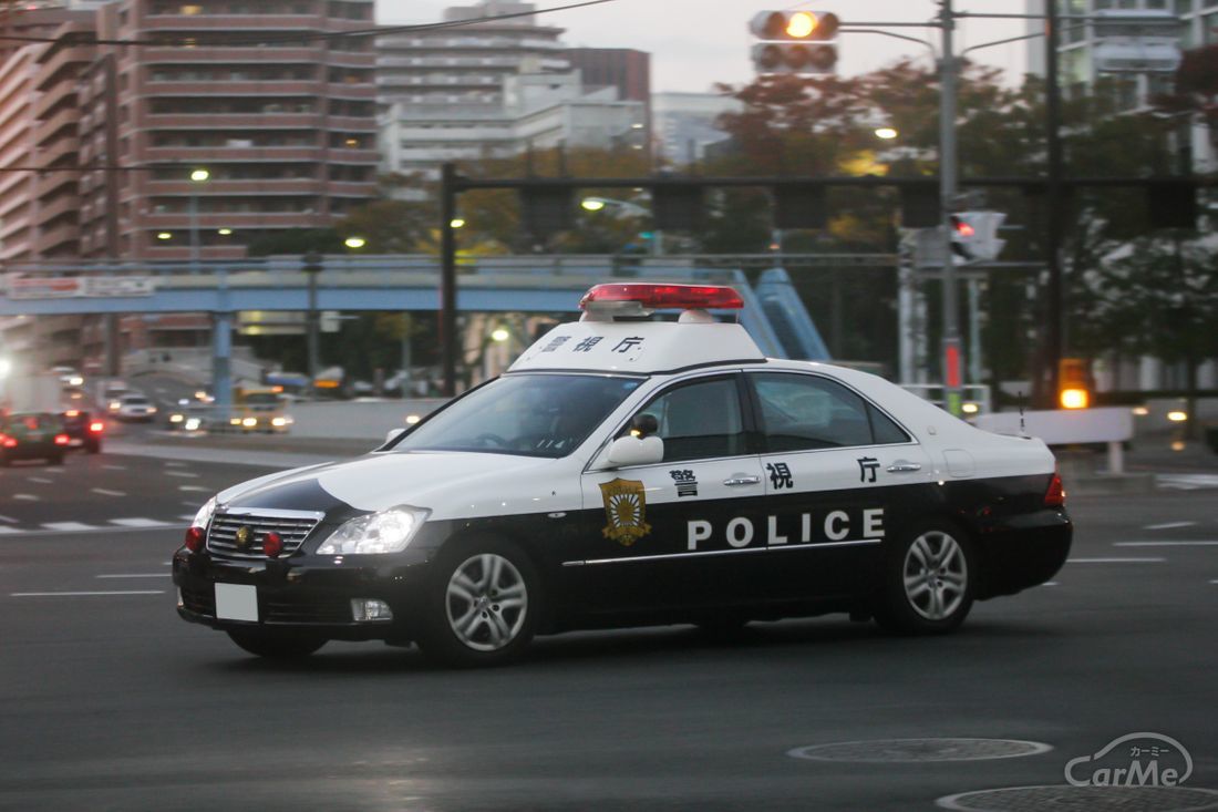 パトカーや消防車等の緊急車両に制限速度は存在するのか？