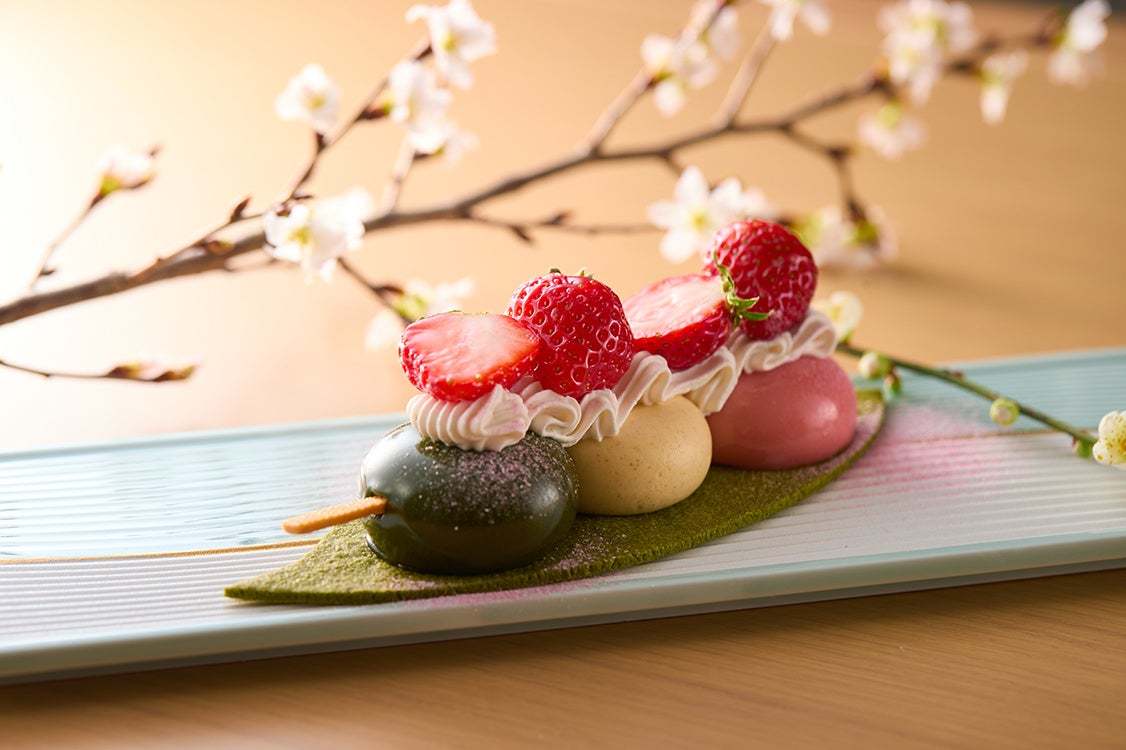 お花見気分を楽しむ桜の花びらが舞う3種のスイーツ
