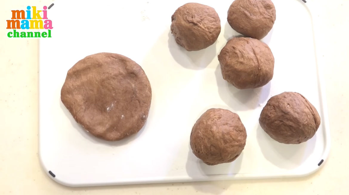 簡単！おいしい！フライパンでリースパン！見た目も味もクリスマスにピッタリ！みきママの絶品レシピ