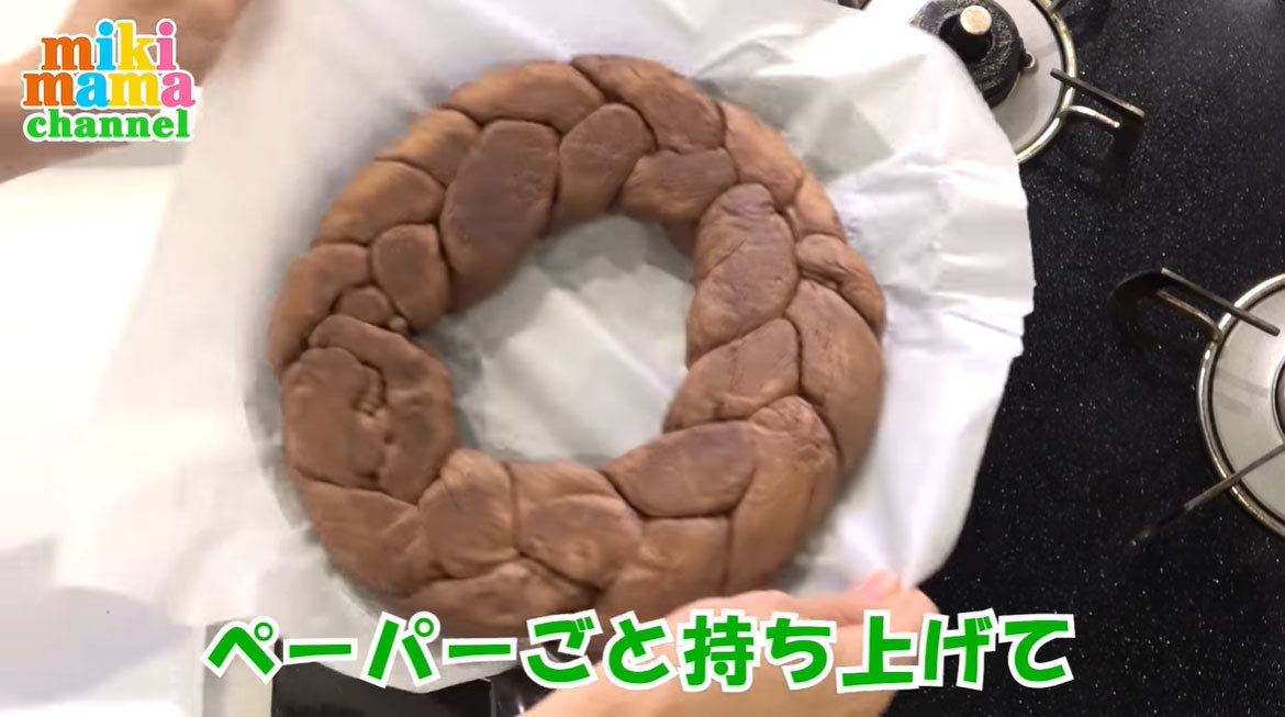 簡単！おいしい！フライパンでリースパン！見た目も味もクリスマスにピッタリ！みきママの絶品レシピ