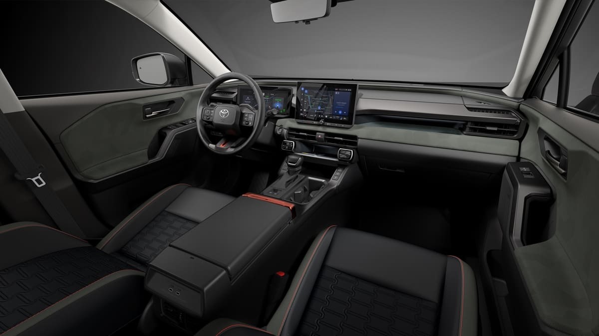 新型「RAV4」ついに登場!HEVとPHEV展開、3つの顔は都会派の“CORE”・アウトドアな“ADVENTURE”・走りを楽しむ“GR SPORT”に