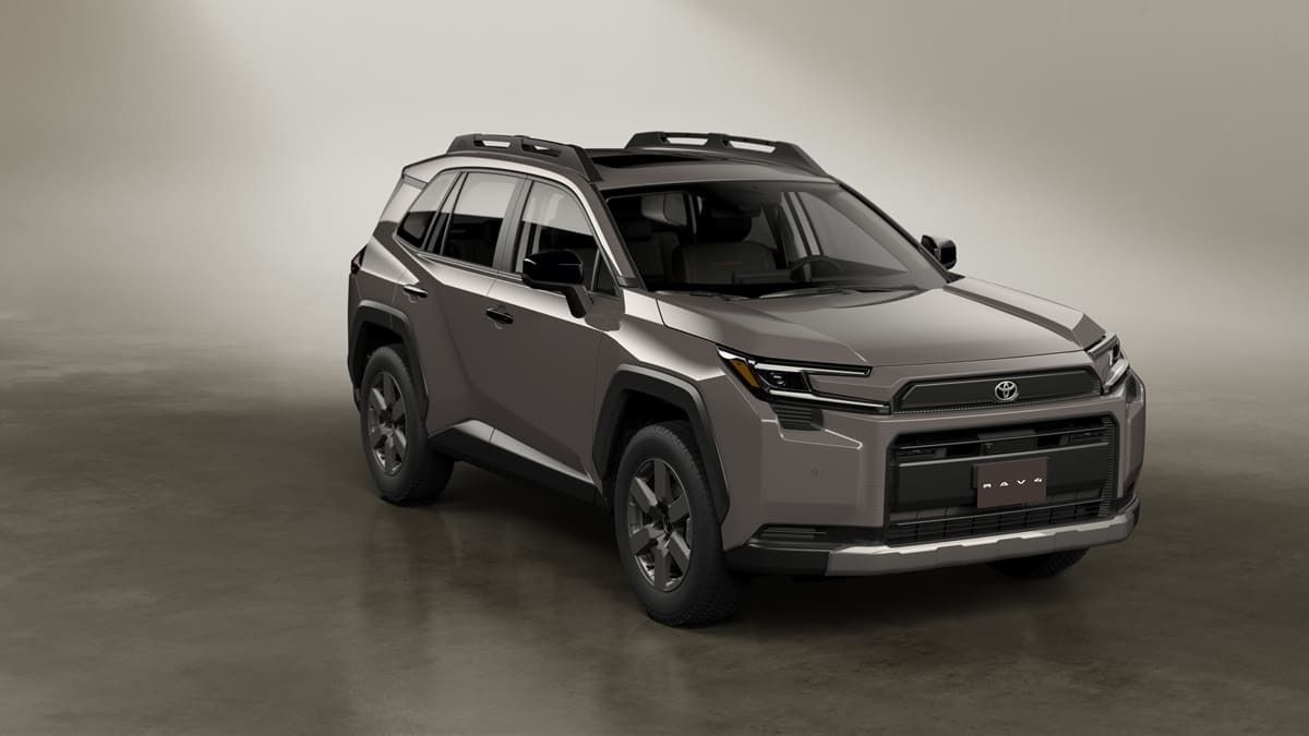 新型「RAV4」ついに登場!HEVとPHEV展開、3つの顔は都会派の“CORE”・アウトドアな“ADVENTURE”・走りを楽しむ“GR SPORT”に