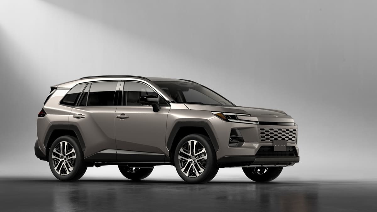 新型「RAV4」ついに登場!HEVとPHEV展開、3つの顔は都会派の“CORE”・アウトドアな“ADVENTURE”・走りを楽しむ“GR SPORT”に