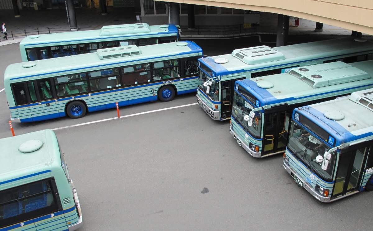 運転手不足に悩む市バスで「あおり運転」が問題に…被害者が取材して見えた“再発”の背景とは