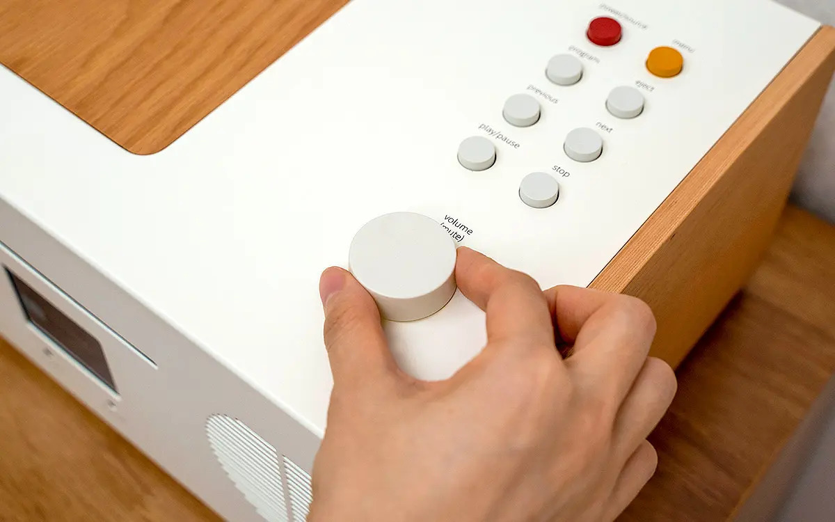 そうだよ、こういうオーディオが欲しかったんだ。見た目はレトロ、迫力のサウンドが楽しめる「All in One デスクトップオーディオ W401D」