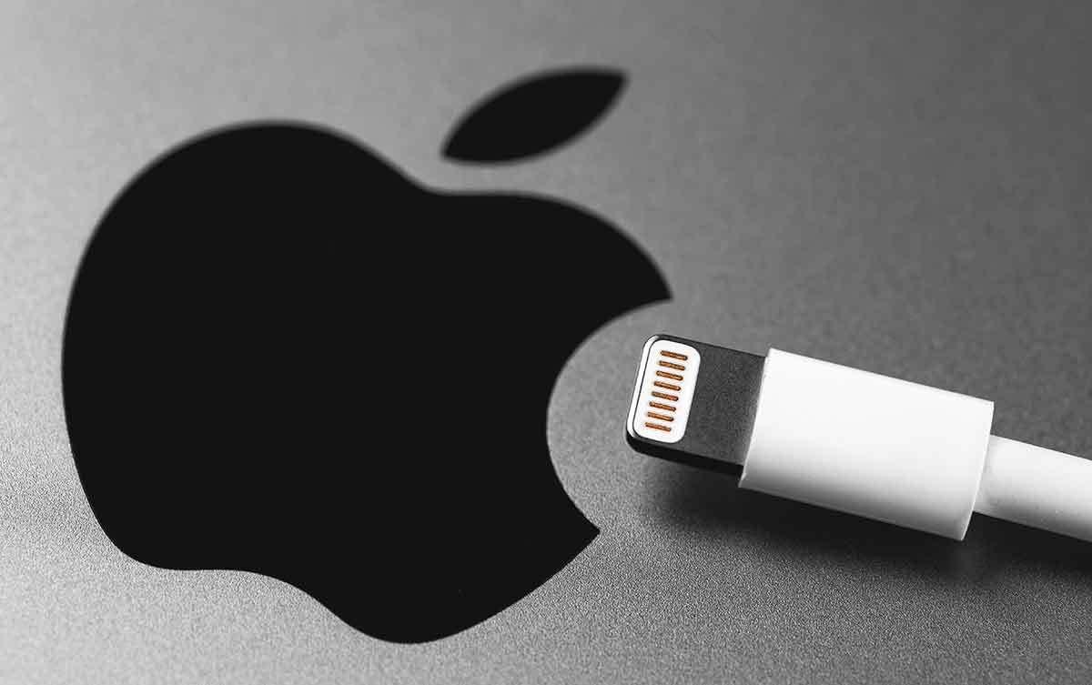 【iPhone 14シリーズ】Lightning端子が進化？通信速度は倍以上になる見込みだがUSB‐Cにはならず？