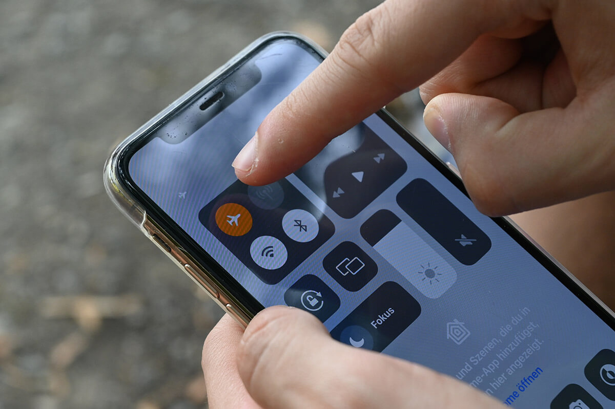 意外と知られていない、iPhone・Androidスマホの「機内モード」の便利な使い方