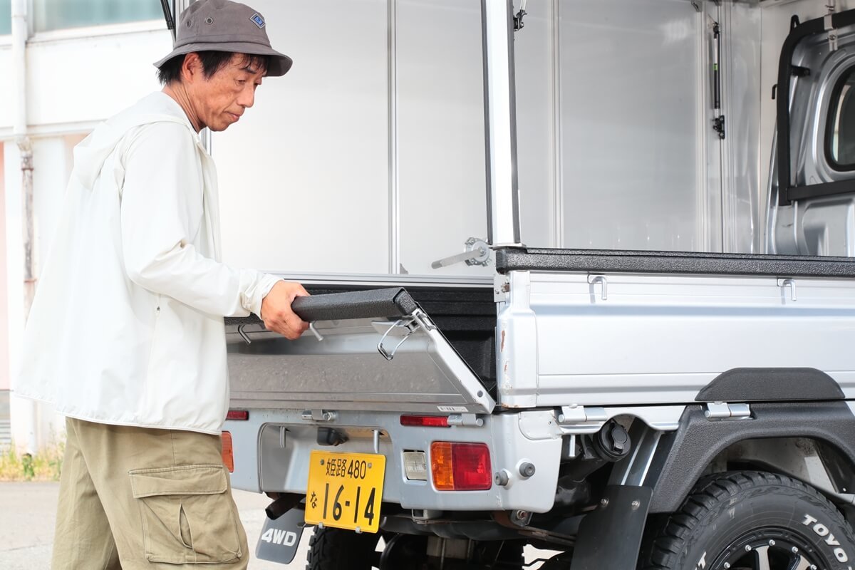 軽トラの荷台をもっと自由に!穴開け不要で脱着カンタンなキャリアフレーム