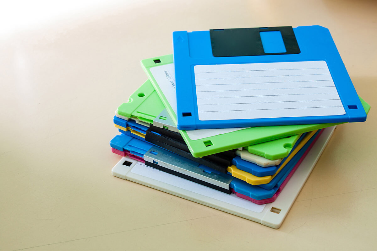 おじさん・おばさんだけが盛り上がる、Z世代は知らないモノTOP10 – PHPやVHS、MDなど