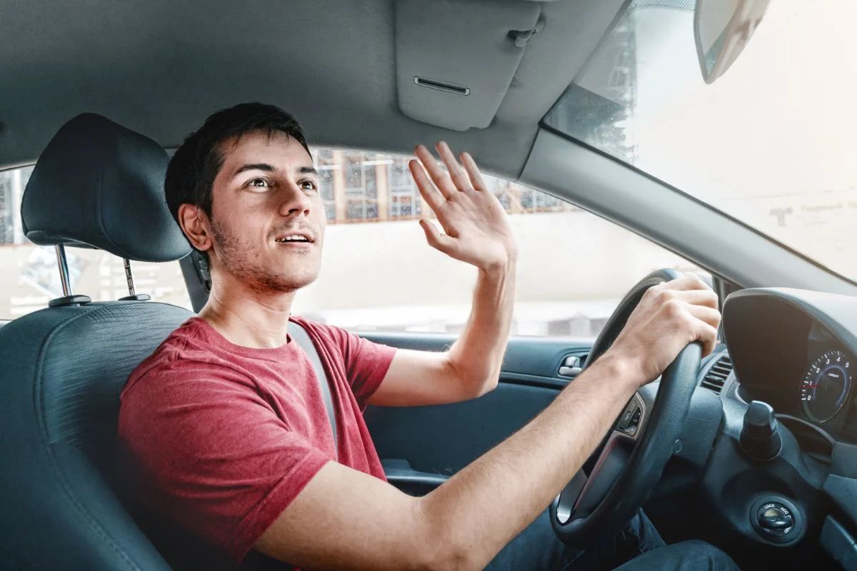 「あのおじいちゃん、完璧なライン取りだ……」運転中に出会った猛者たちとの仰天エピソード