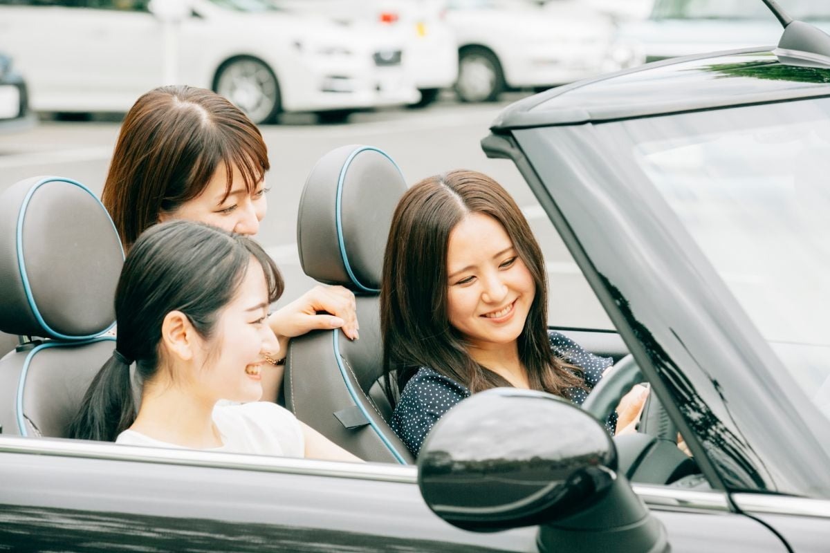 人柄は“車内”に表れる?「車内がザリガニ臭っ!?」「後部座席に護身用の角材!?」あなたの周りにもいない?「車内の状態ヤバい人」