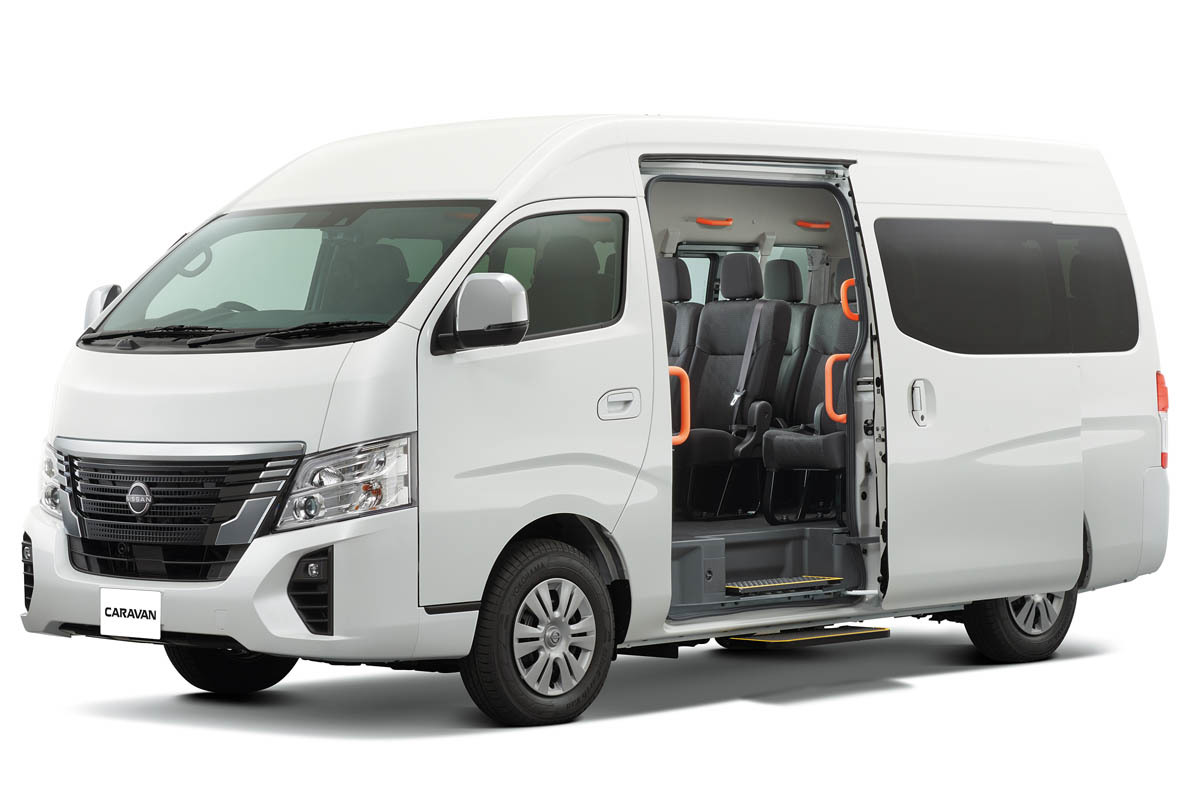日産キャラバン 新法規に対応し、インテリジェント・ルームミラーを仕様変更