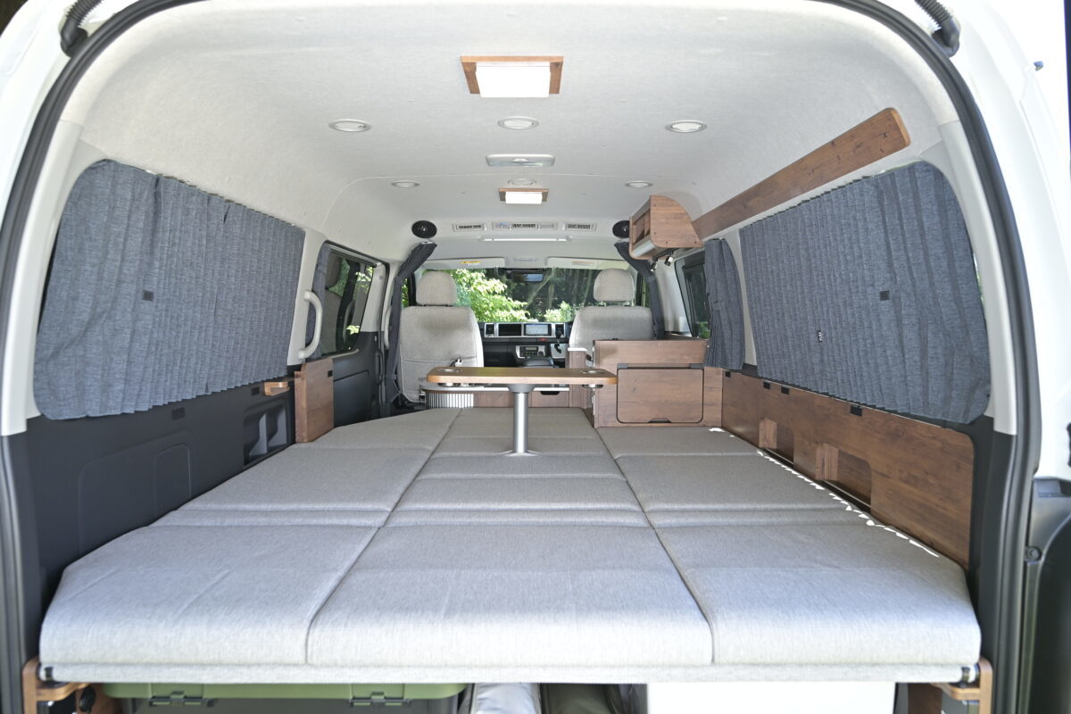 キャンピングカーはもっと欲張れる！「車中泊を快適にしたい＋普段使いもしたい」“バンコン”という選択肢
