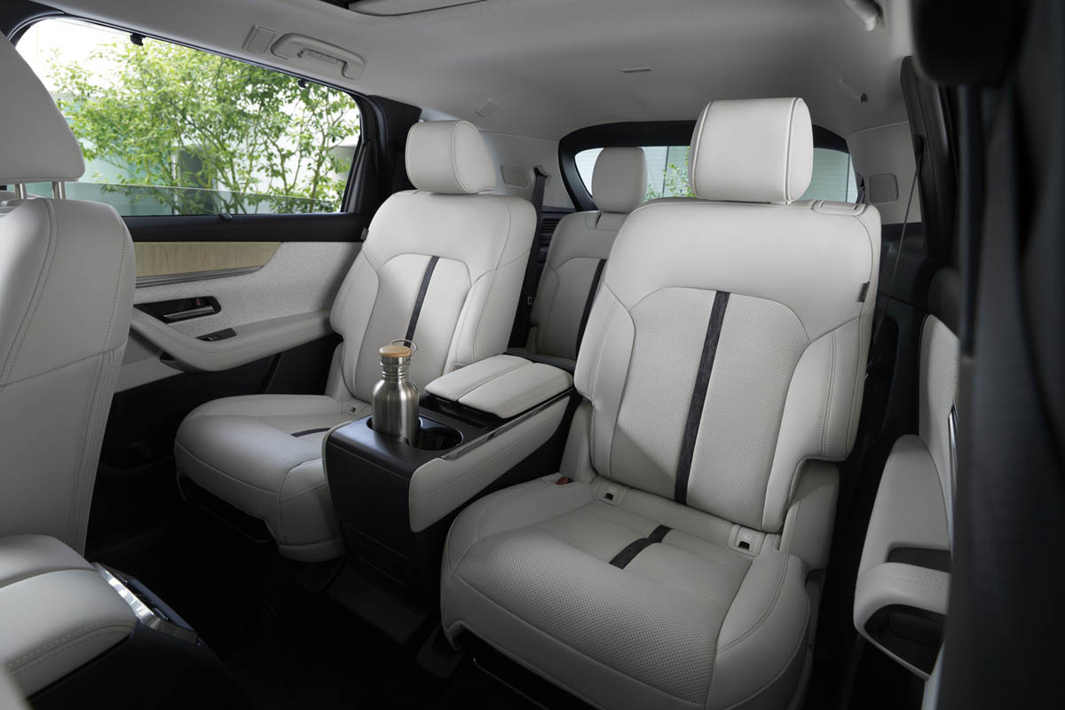 マツダ 新型CX-80を欧州で発表。国内導入もあるミッドサイズSUV