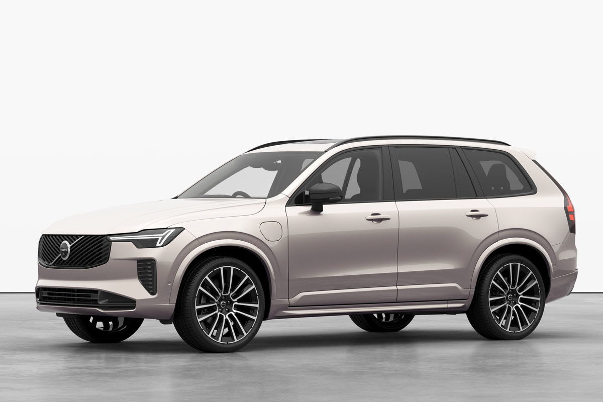 ボルボ　XC90の改良型を発表　エンジン搭載モデルもしっかりラインアップ