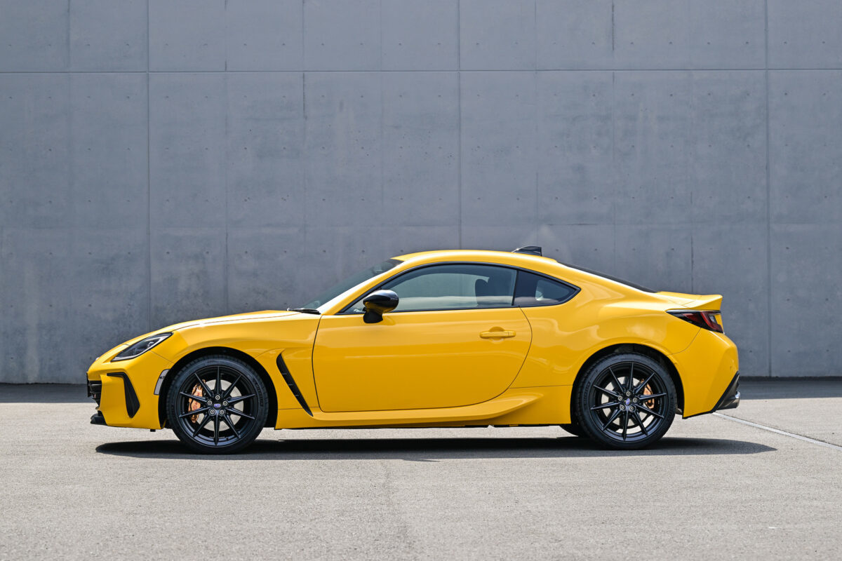 鮮烈なイエローの専用ボディカラー採用！スバル「BRZ」の限定特別仕様車「STI Sport YELLOW EDITION」発表