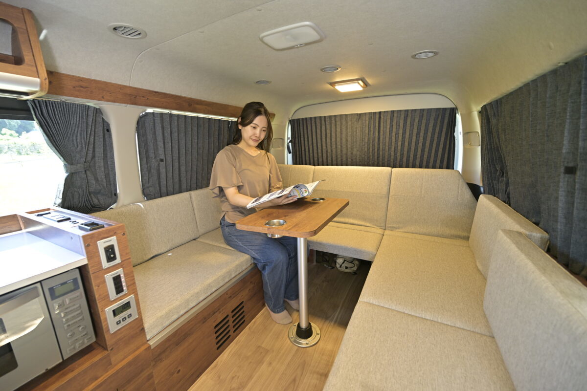 キャンピングカーはもっと欲張れる!「車中泊を快適にしたい+普段使いもしたい」“バンコン”という選択肢