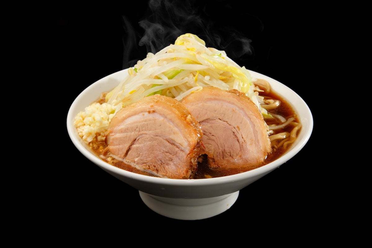 「宅麺.com」、商品化までに約10年を要した二郎インスパイアラーメン『豚星。』の取り扱いを開始