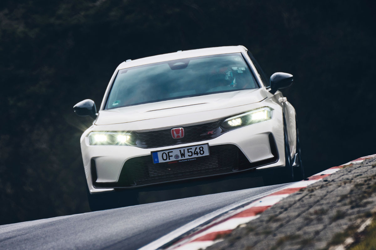 ホンダ「シビック TYPE R」ニュルでFF最速の7分44秒881のラップタイムを記録