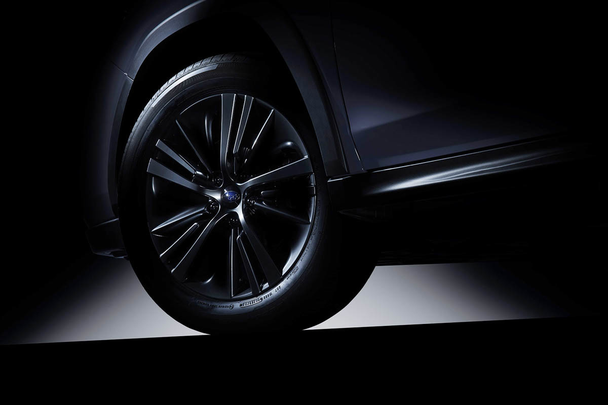 SUBARUの新型SUV「レイバック」のティザー画像を公開