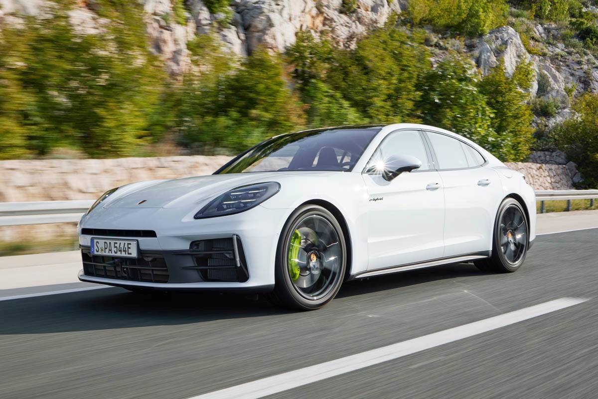ポルシェ パナメーラにアップデートしたe-ハイブリッド(PHEV)システムの搭載モデルを追加
