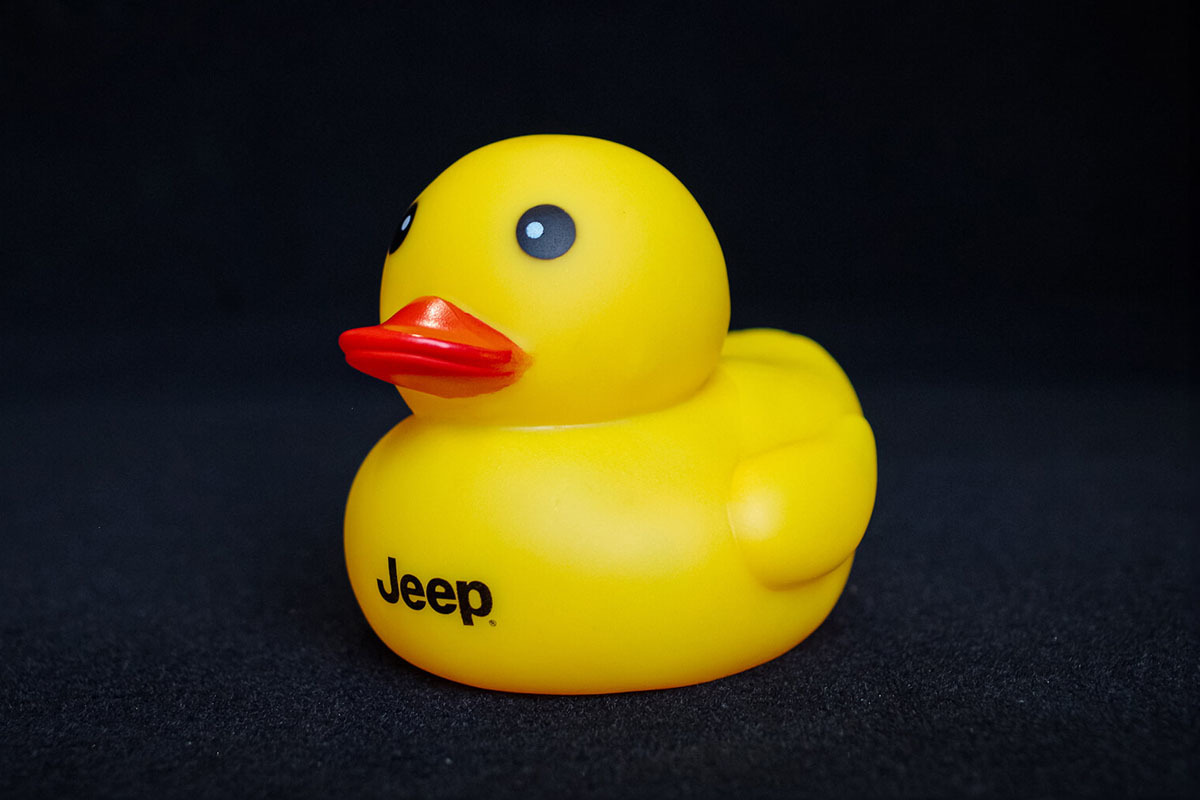 Jeep レネゲードにJeep Duckロゴやトイを搭載したユーモアある特別仕様車「 Freedom Edition」を発売