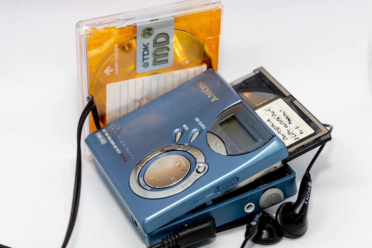 おじさん・おばさんだけが盛り上がる、Z世代は知らないモノTOP10 – PHPやVHS、MDなど