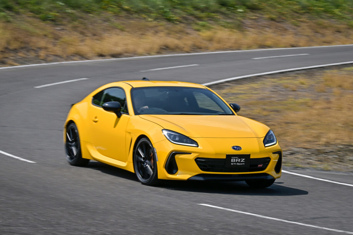 鮮烈なイエローの専用ボディカラー採用！スバル「BRZ」の限定特別仕様車「STI Sport YELLOW EDITION」発表