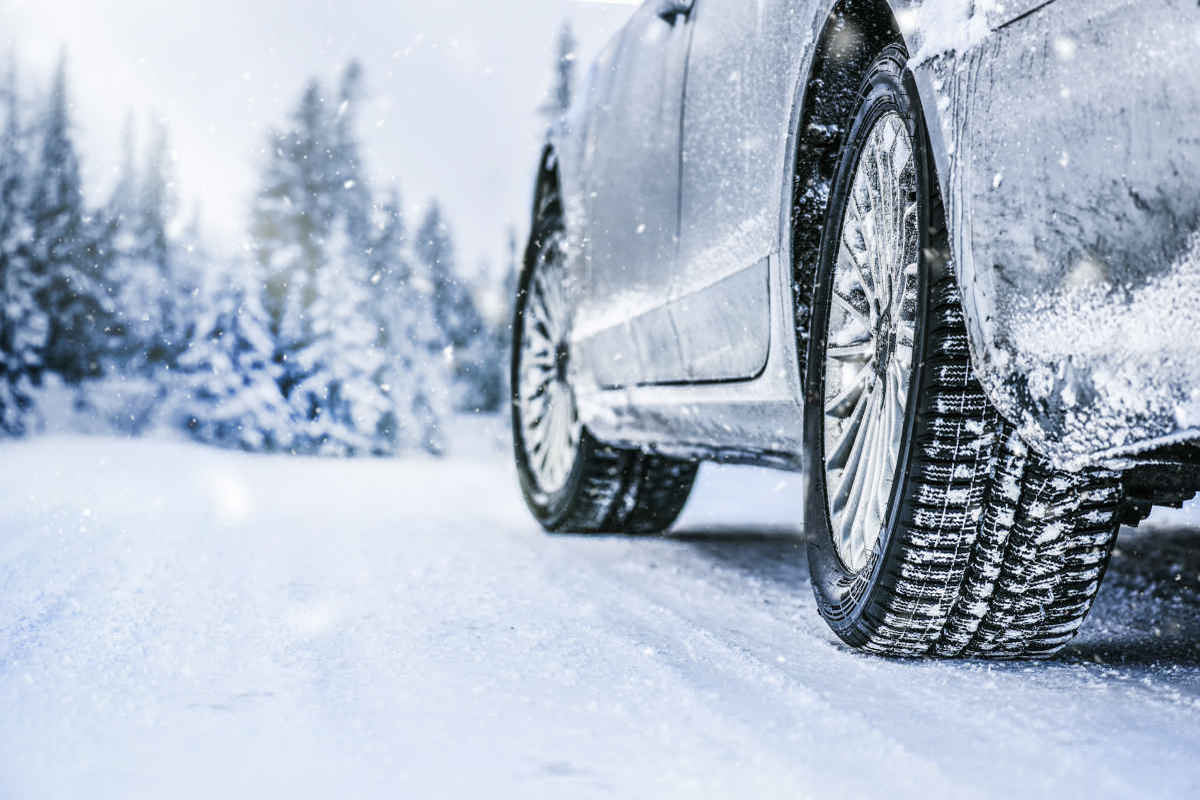 【車のクイズ】雪道走行の常識を出題！いざという時に備えてチャレンジ！