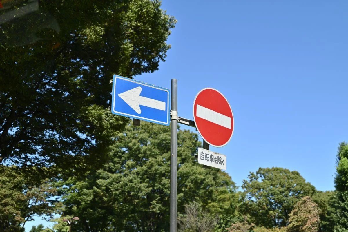 「知らなかった…」一方通行だけど“追い越し”てもいいの?言われてみれば納得の定義と“よくある誤解”