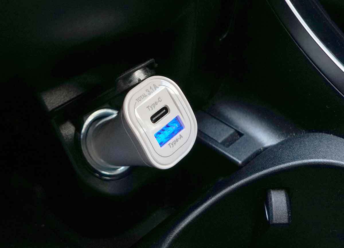 ダイソーの330円「高速充電カーチャージャー」価格差4倍のUGREEN製品と実際に比較 – その結果は!?