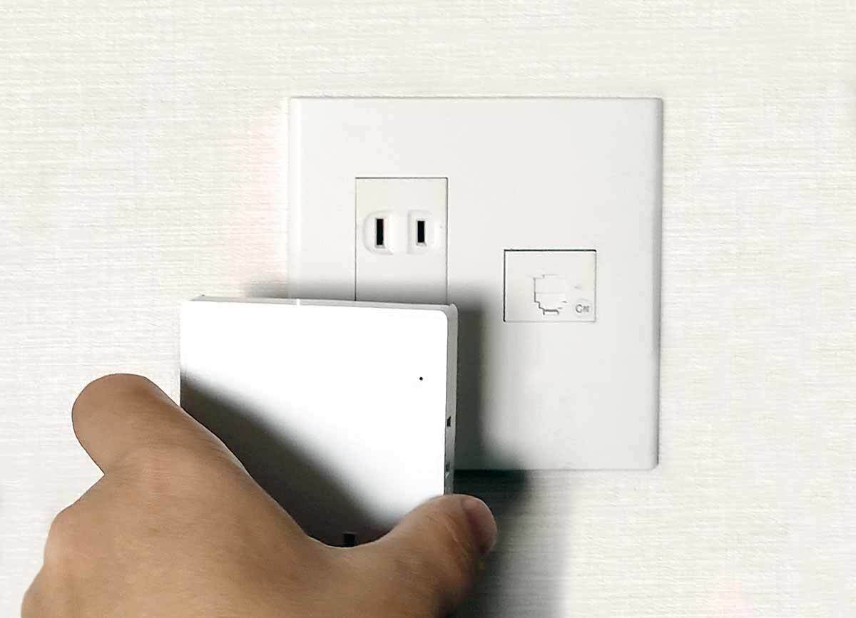 壁のコンセントを増設できるオーム電子「スクエアタップ」が超便利だった！