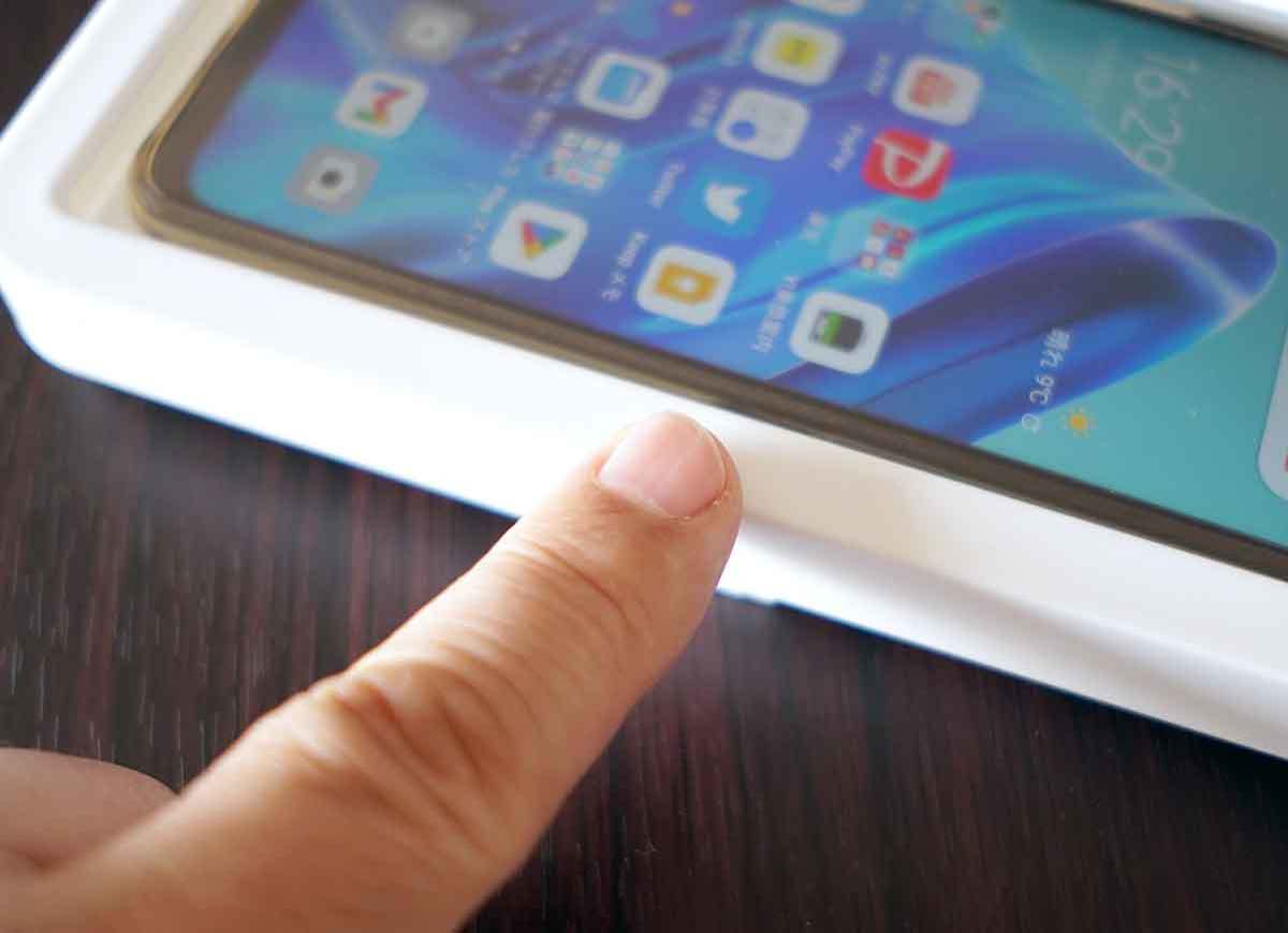 ダイソーの220円「防滴スマホホルダー」が話題 – お風呂で使うと画面が曇る場合も！