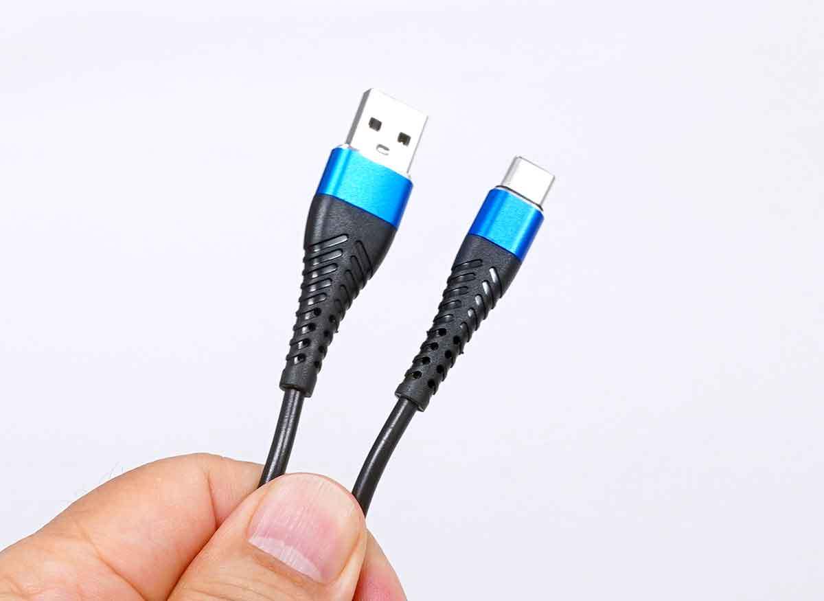 ダイソーで110円のUSB-Cケーブルが価格差25倍Apple純正と同等の性能だった!