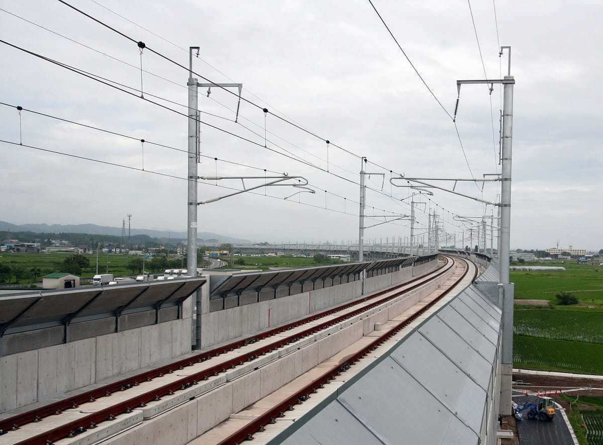 東北新幹線、なぜ架線が垂れ下がっただけで丸一日も運休？JR東日本の苦悩