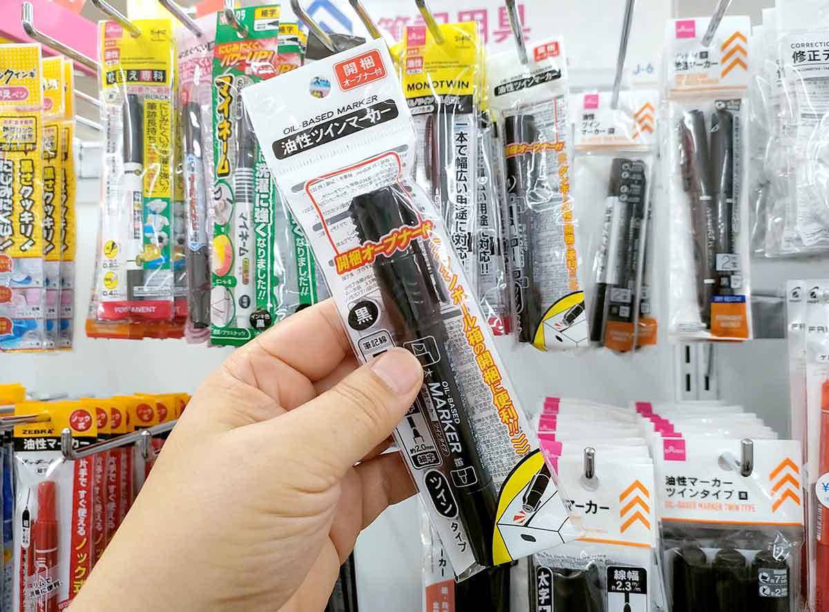 ダイソーで110円のダンボール開梱「オープナー付油性ツインマーカー」が超便利だった！