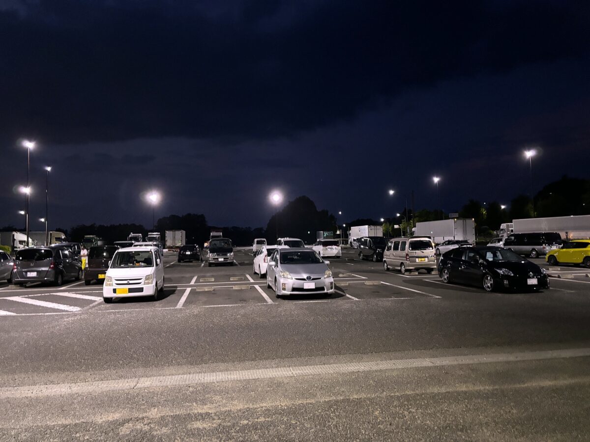 どこでもやっていいわけじゃない?車中泊OKスポットを確認しよう!マナーや見落としがちな注意点も解説