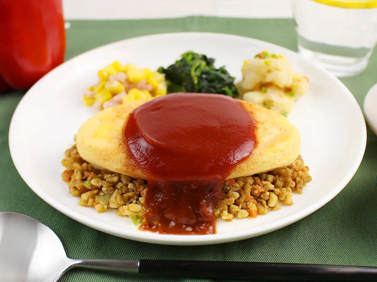 大人気コラボメニュー「ポムの樹監修 オムライス」が更に美味しくなって新登場！