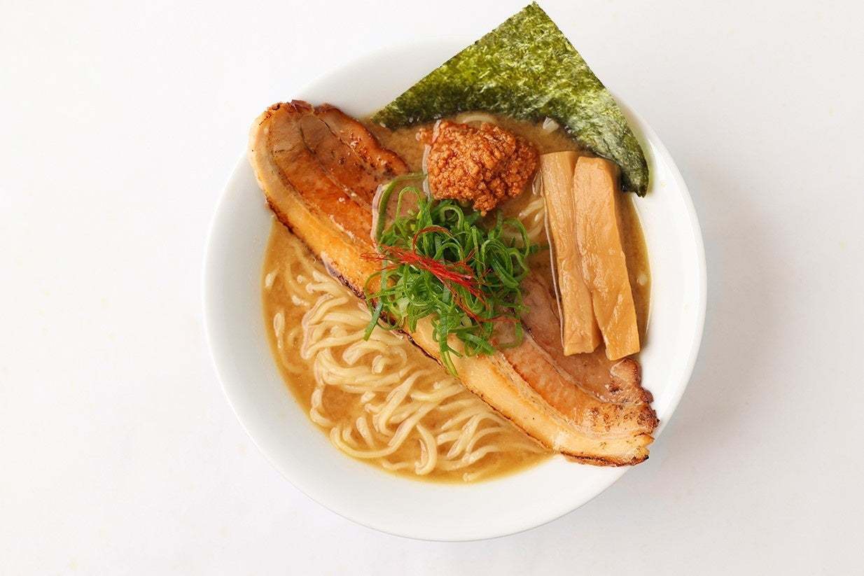 リレー式ラーメン企画「RAMEN　WALKING　アウトレットパーク滋賀竜王店」第五弾が7月１日からスタート！北海道札幌市の大人気店『inEZO』が初出店。