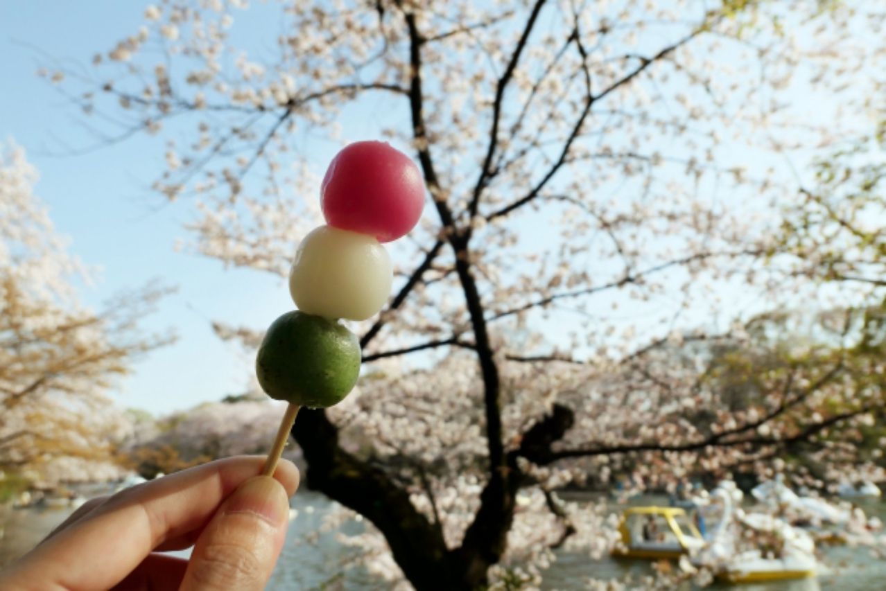 「花より団子」とはどんな意味?その由来やどのように使われる言葉についても解説!