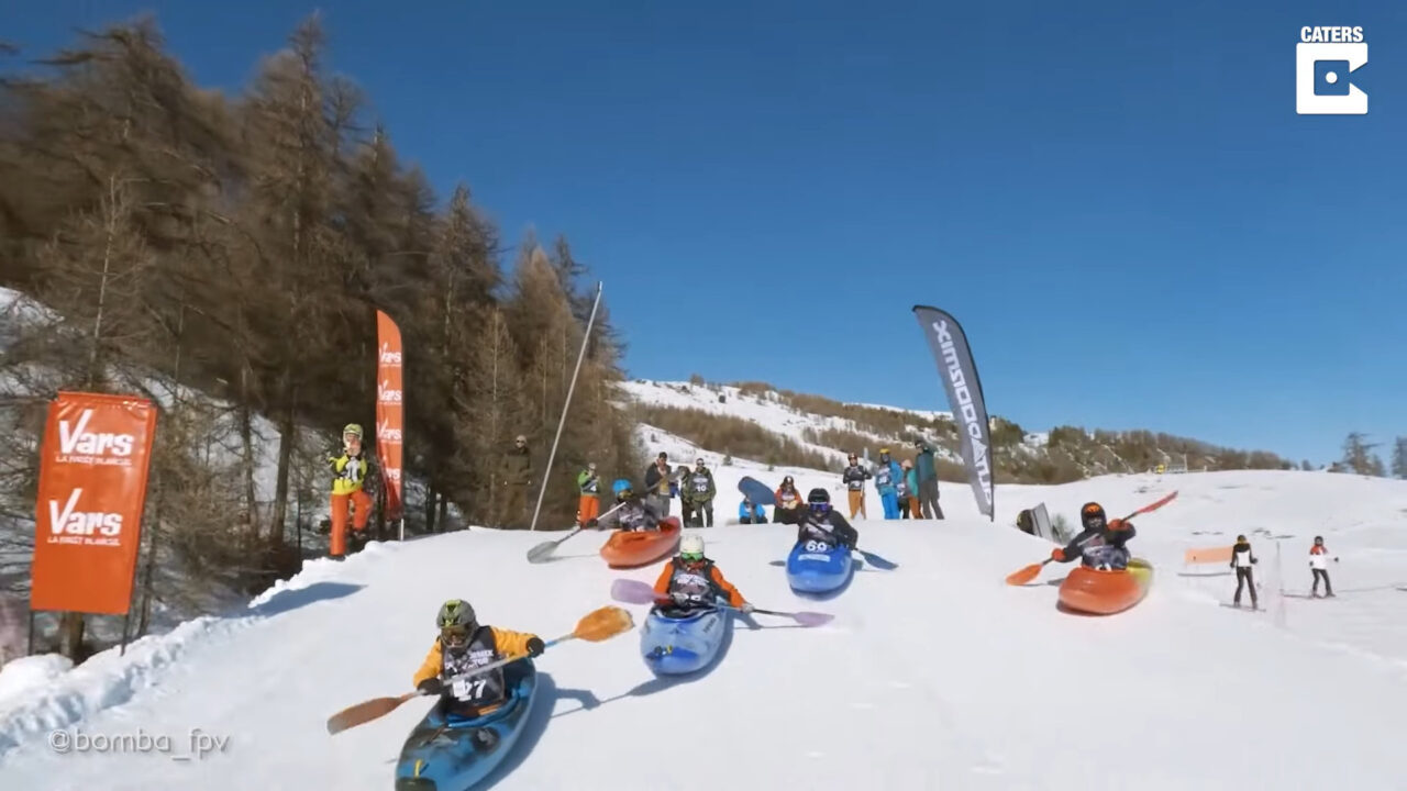 雪上で行うカヤックレース、「カヤッククロス」そのレースシーンを捉えた映像が熱すぎる!
