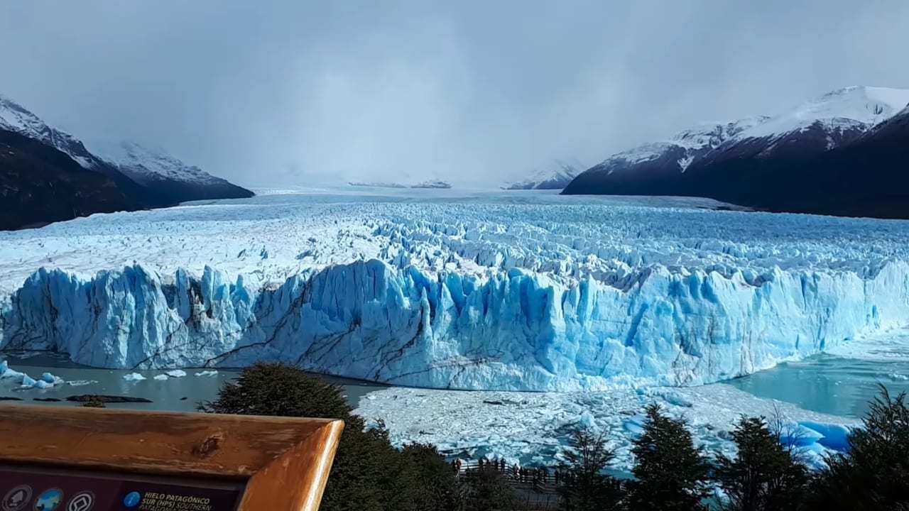 成長と崩壊を繰り返すことから『生きた氷河』といわれる世界遺産のペリト・モレノ氷河。その崩壊の瞬間が撮影されました！！