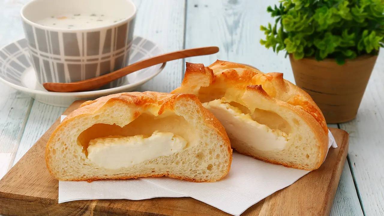 【ローソンストア100・3月後半の新商品情報】チーズ味大集結！「焼きチーズケーキ」や「5種のチーズパン」などチーズづくしの新商品を続々発売
