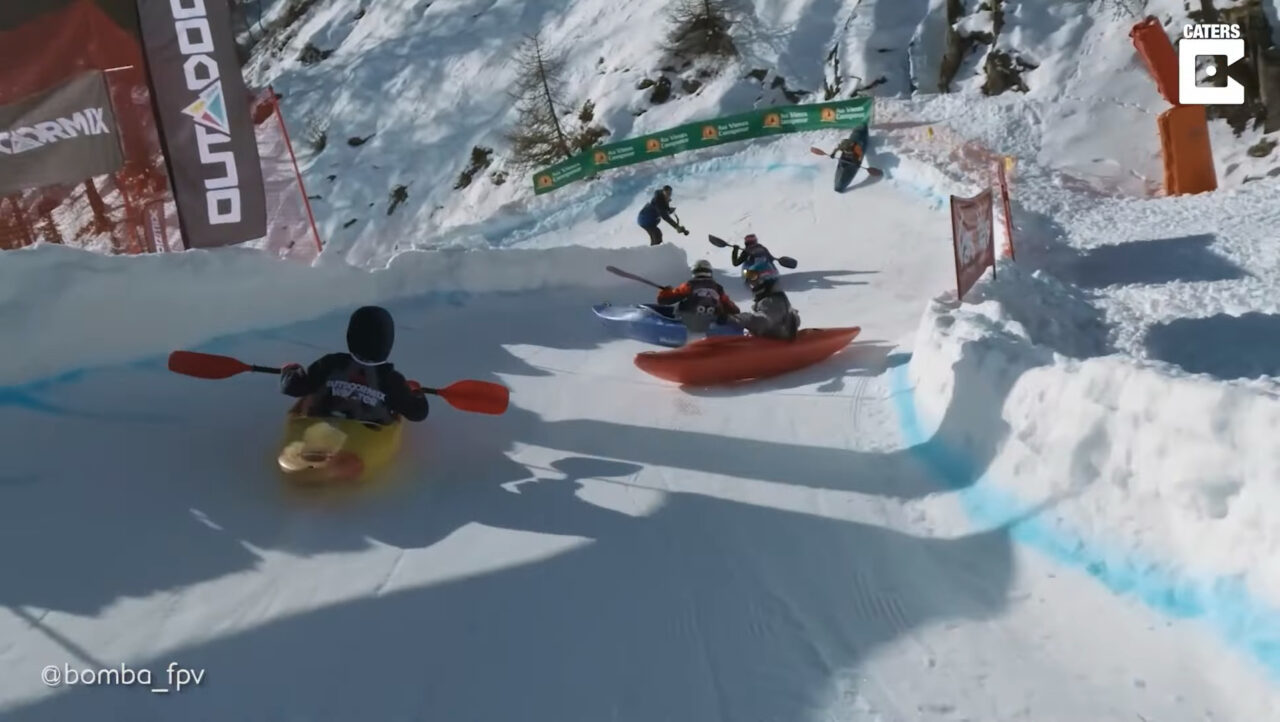 雪上で行うカヤックレース、「カヤッククロス」そのレースシーンを捉えた映像が熱すぎる!