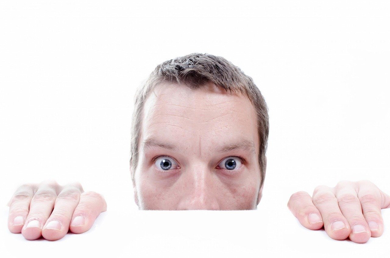 固唾を呑むの「固唾」とはなんのこと？「固唾を呑む」とはどんな状況を指すの？